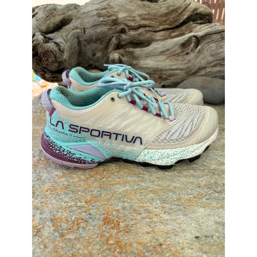 La Sportiva Akasha II Womens 7 Trail Running Shoes Cream Turquoise 2110-C